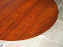 画像をギャラリービューアに読み込む, アルネ・ヤコブセンのテーブルの天板アップ