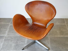 画像をギャラリービューアに読み込む, スワンチェア斜め上から