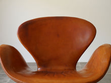 画像をギャラリービューアに読み込む, スワンチェアの背もたれ