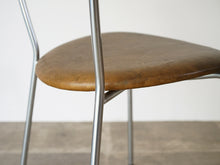 画像をギャラリービューアに読み込む, Hans J. Wegner JH701 ハンスJウェグナーのアームチェアのフレームはスチール
