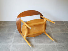 画像をギャラリービューアに読み込む, メトリポリタンチェアの裏面