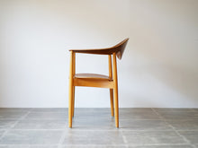 画像をギャラリービューアに読み込む, メトリポリタンチェアの横