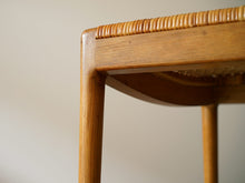 画像をギャラリービューアに読み込む, ハンスウェグナーJH504チェアの座面と脚の接続部