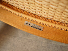 画像をギャラリービューアに読み込む, ハンスウェグナーJH504チェアのメーカーヨハネスハンセンの刻印プレート