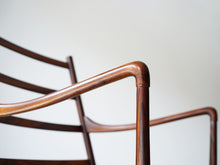 画像をギャラリービューアに読み込む, Ole Wanscher(オーレヴァンシャー)のPJ149 Colonialコロニアルチェアのアームの先