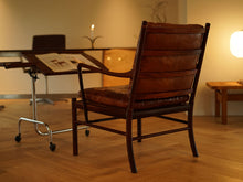 画像をギャラリービューアに読み込む, Ole Wanscher(オーレヴァンシャー)のPJ149 Colonialコロニアルチェアを室内においた様子