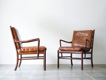 画像をギャラリービューアに読み込む, Ole Wanscher(オーレヴァンシャー)のPJ149 Colonialコロニアルチェアを2脚並べた様子