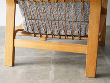 画像をギャラリービューアに読み込む, Hans J Wegner GE671 ハンスJウェグナーのゲタマ製イージチェアの後ろ脚