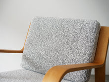 画像をギャラリービューアに読み込む, Hans J Wegner GE671 ハンスJウェグナーのゲタマ製イージチェアのブークレ素材のクッション