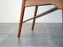 画像をギャラリービューアに読み込む, フィンユールの椅子 ダイニングチェア レザーFinn Juhl SW96 Chair Søren Willadsen 北欧デザインチェア 椅子の斜めの貫フィンユールのチェアSW96 Finn Juhl SW96 chair Søren Willadsen 北欧デザインの椅子の脚と斜めの貫