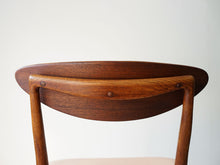 画像をギャラリービューアに読み込む, フィンユールの椅子 ダイニングチェア レザーFinn Juhl SW96 Chair Søren Willadsen 北欧デザインチェア 椅子の背もたれフィンユールの椅子 ダイニングチェア レザーFinn Juhl SW96 Chair Søren Willadsen 北欧デザインチェア 椅子の斜めの貫フィンユールのチェアSW96 Finn Juhl SW96 chair Søren Willadsen 北欧デザインの椅子の背面