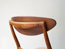 画像をギャラリービューアに読み込む, フィンユールの椅子 ダイニングチェア レザーFinn Juhl SW96 Chair Søren Willadsen 北欧デザインチェア 椅子の背もたれフィンユールの椅子 ダイニングチェア レザーFinn Juhl SW96 Chair Søren Willadsen 北欧デザインチェア 椅子の斜めの貫フィンユールのチェアSW96 Finn Juhl SW96 chair Søren Willadsen 北欧デザインの椅子の背面