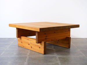 スウェーデンデザインのセンターテーブル 北欧デザイン ローテーブル ナチュラルな木製