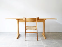 画像をギャラリービューアに読み込む, Børge Mogensen Model C18 “Shaker” Table
