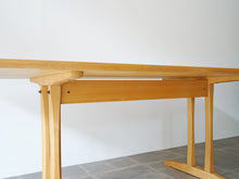 画像をギャラリービューアに読み込む, Børge Mogensen Model C18 “Shaker” Table
