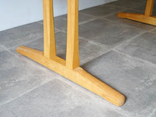画像をギャラリービューアに読み込む, Børge Mogensen Model C18 “Shaker” Table
