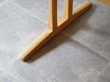 画像をギャラリービューアに読み込む, Børge Mogensen Model C18 “Shaker” Table
