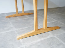 画像をギャラリービューアに読み込む, Børge Mogensen Model C18 “Shaker” Table
