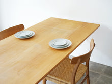 画像をギャラリービューアに読み込む, Børge Mogensen Model C18 “Shaker” Table
