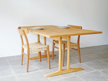 画像をギャラリービューアに読み込む, Børge Mogensen Model C18 “Shaker” Table
