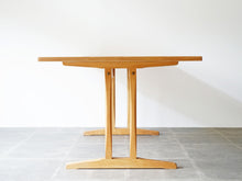 画像をギャラリービューアに読み込む, Børge Mogensen Model C18 “Shaker” Table
