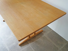 画像をギャラリービューアに読み込む, Børge Mogensen Model C18 “Shaker” Table

