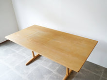 画像をギャラリービューアに読み込む, Børge Mogensen Model C18 “Shaker” Table
