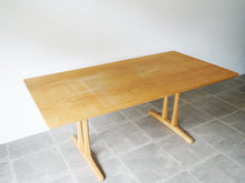 画像をギャラリービューアに読み込む, Børge Mogensen Model C18 “Shaker” Table
