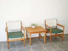 画像をギャラリービューアに読み込む, Danish Design Oak Armchair Illums Bolighus Kjellerup Vaeveri デンマークデザイン オーク材 ウール張り アームチェアとテーブル
