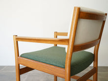 画像をギャラリービューアに読み込む, Danish Design Oak Armchair Illums Bolighus Kjellerup Vaeveri デンマークデザイン オーク材 ウール張り アームチェアの背面
