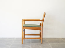 画像をギャラリービューアに読み込む, Danish Design Oak Armchair Illums Bolighus Kjellerup Vaeveri デンマークデザイン オーク材 ウール張り アームチェアの側面
