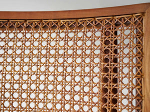 リーグモル・アンデルセン 北欧インテリア Rigmor Andersen chair 籐の背もたれと革張りの座面の椅子 ビンテージチェア 椅子の背のたれは美しい籐編み 一本切れている