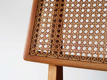画像をギャラリービューアに読み込む, リーグモル・アンデルセン 北欧インテリア Rigmor Andersen chair 籐の背もたれと革張りの座面の椅子 ビンテージチェア 椅子の背のたれは美しい籐編み 左下
