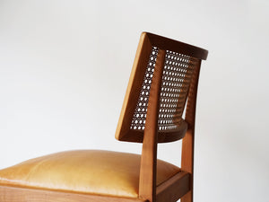 リーグモル・アンデルセン 北欧インテリア Rigmor Andersen chair 籐の背もたれと革張りの座面の椅子 ビンテージチェア 椅子の側面