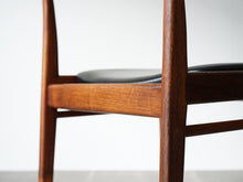 画像をギャラリービューアに読み込む, ヘンリー・ロゼングレン・ハンセン ローズウッドのダイニングチェア 黒レザー張りの椅子 Henry Rosengren Hansen Model59 北欧ビンテージチェアのフレーム
