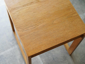 北欧デザインの木製のミニテーブルの天板　オーク材