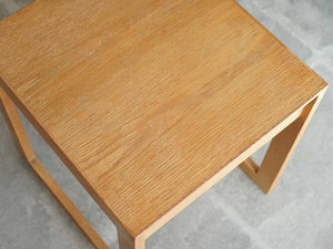 北欧デザインの木製のミニテーブルの天板