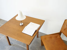 画像をギャラリービューアに読み込む, Hans J Wegner Andreas Tuck ハンス ウェグナー アンドレアスタック 北欧ヴィンテージ オーク材 コーヒーテーブルとグレーテヤルクの椅子Grete JalkヴェルナーパントンのテーブルランプVerner Panton Pantop
