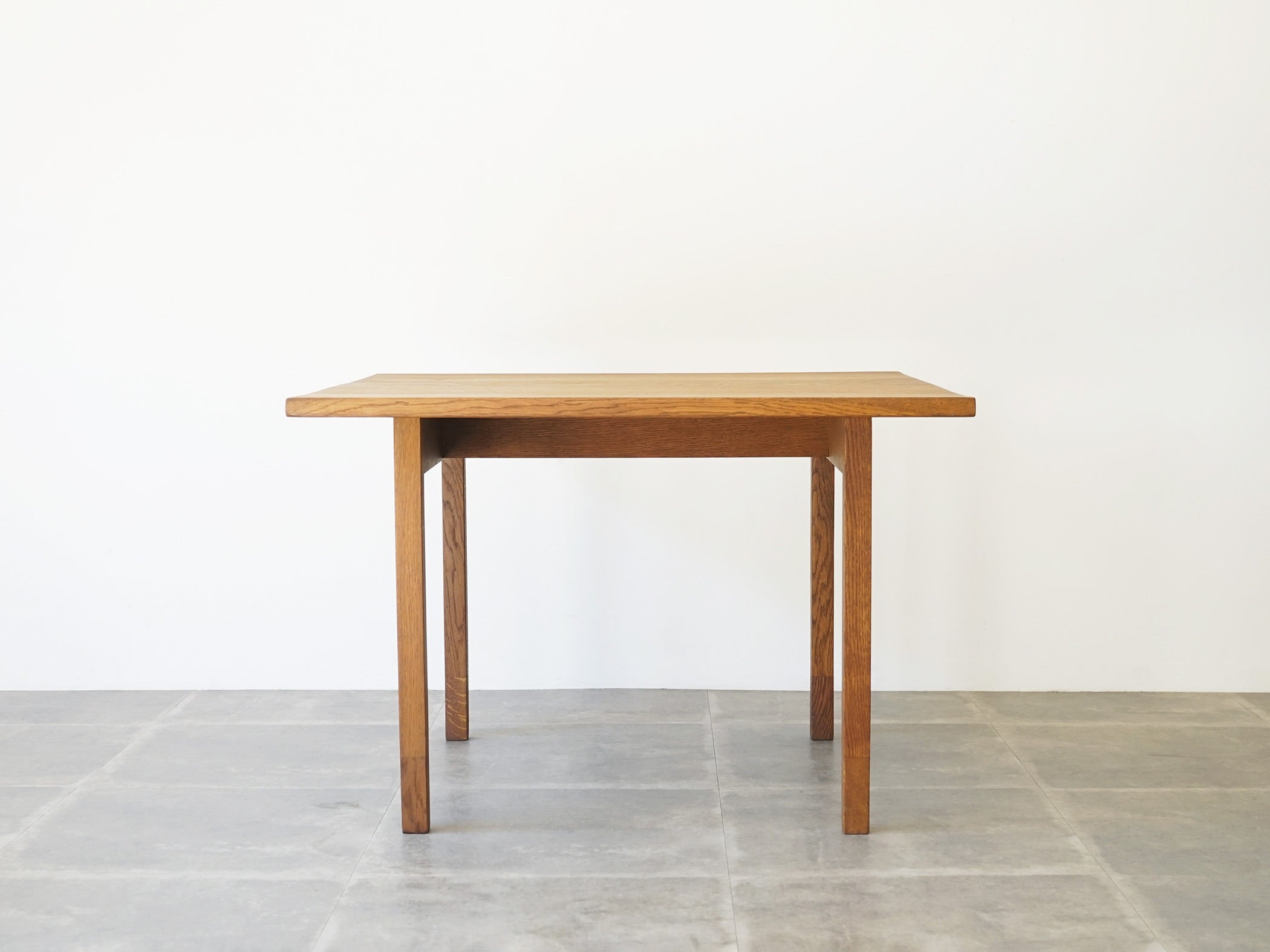 Hans J. Wegner（ハンスJ.ウェグナー）正方形のコーヒーテーブル
