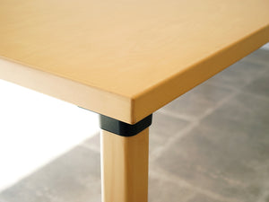 Alvar Aalto アルヴァアアルトのダイニングテーブル 北欧デザインのテーブル アールト テーブルの角