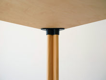 画像をギャラリービューアに読み込む, Alvar Aalto アルヴァアアルトのダイニングテーブル 北欧デザインのテーブル アールト テーブルの脚の内側
