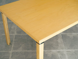 Alvar Aalto アルヴァアアルトのダイニングテーブル 北欧デザインのテーブル アールト テーブルの角