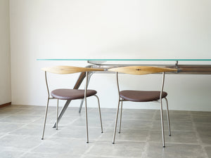 Todd Bracher Fritz Hansen T-No.1 glass tableトッド・ブレイチャー フリッツハンセン製 大きなガラステーブル 会議テーブルおしゃれ デザイナーズテーブル 10人用 ハンスJウェグナーのPP701を合わせたがこの椅子だと少しテーブルが高く感じる