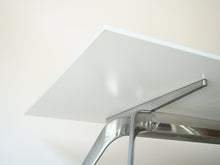 画像をギャラリービューアに読み込む, Todd Bracher Fritz Hansen T-No.1 glass tableトッド・ブレイチャー フリッツハンセン製 大きなガラステーブル 会議テーブルおしゃれ デザイナーズテーブル 10人用 裏面が白塗装加工されているので白いガラスに見える
