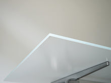 画像をギャラリービューアに読み込む, Todd Bracher Fritz Hansen T-No.1 glass tableトッド・ブレイチャー フリッツハンセン製 大きなガラステーブル 会議テーブルおしゃれ デザイナーズテーブル 10人用 ガラス天板の裏面
