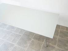 画像をギャラリービューアに読み込む, Todd Bracher Fritz Hansen T-No.1 glass tableトッド・ブレイチャー フリッツハンセン製 大きなガラステーブル 会議テーブルおしゃれ デザイナーズテーブル 10人用 白いガラス天板
