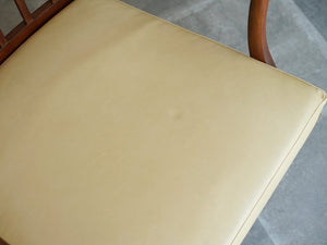 Jacob Kjær(ヤコブ・ケア)のキューバンマホガニー使用のラウンジチェアの座面に凹み
