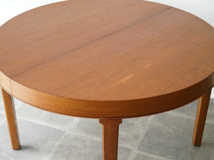 マホガニー材の北欧デザインのダイニングテーブル丸テーブル 天板に色褪せ