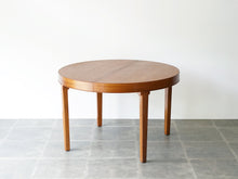 画像をギャラリービューアに読み込む, マホガニー材の北欧デザインのダイニングテーブル　丸テーブル
