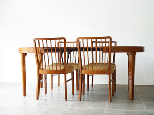 マホガニー材の北欧デザインのダイニングテーブル　四人用ダイニングテーブル